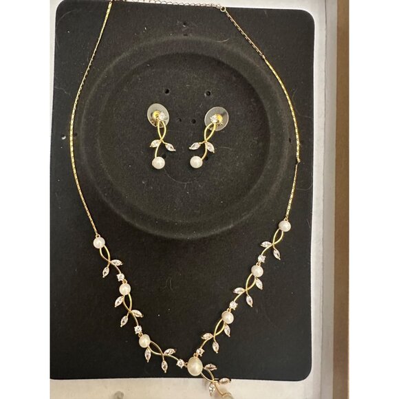 MEEDOZ pearl gold tone Jewelry Set Pendant Necklace and Dangle Earring - Picture 8 of 9